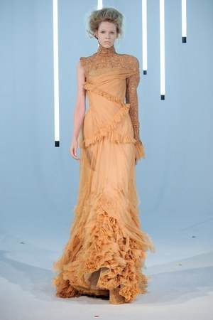 jan-taminau-fall-2011-hc-one-shoulder-gown-profile
