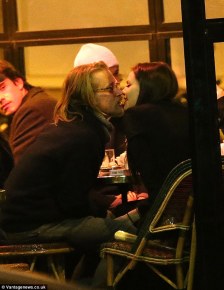 article-2514709-19AF82BB00000578-447_634x821