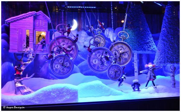 Galeries-Lafayette-Paris-Vitrines-Noel-2013-f