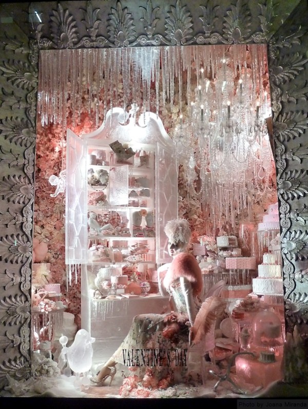 pink-window-at-2013-bergdorf-goodmans-xmas-window-display