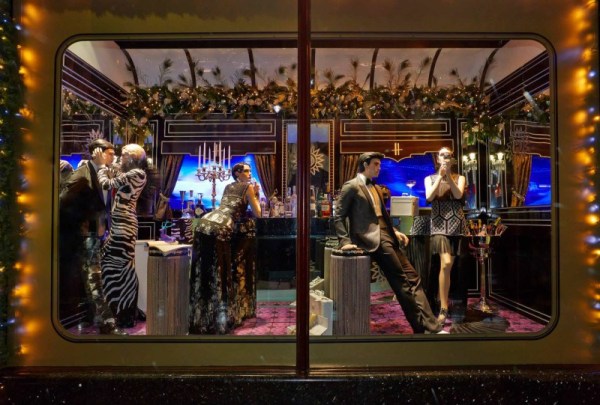 the-harrods-express-christmas-2013-at-londons-harrods-6