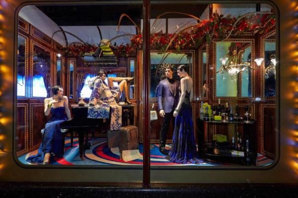 the-harrods-express-christmas-2013-is-ready-t-L-UHU4pl