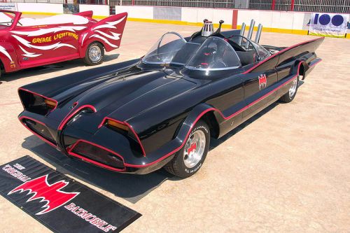 800px-1960s_Batmobile_(FMC)