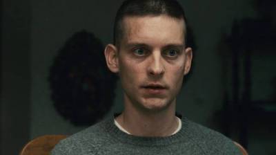 Brothers-Jake-Gyllenhaal-Natalie-Portman-Tobey-Maguire-49_mid