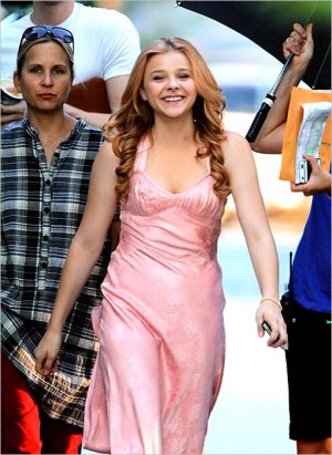 Exclusive - Chloe Moretz on 'Carrie' Set