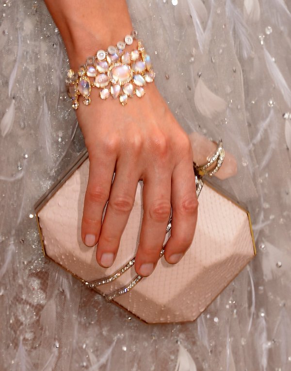 Sarah-Paulson-picked-pretty-pale-Marchesa-clutch-armful-Irene-Neuwirth-jewels
