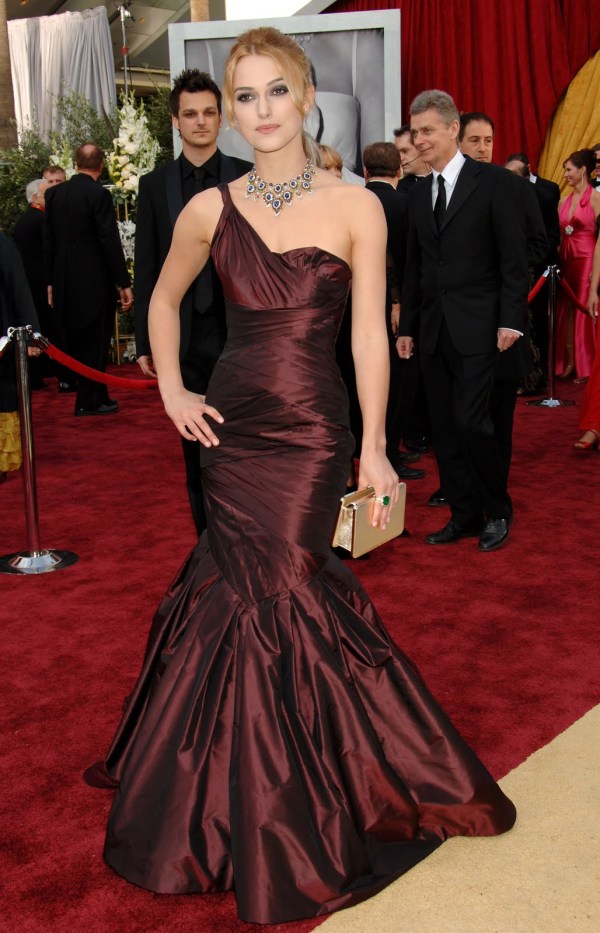keiraknightley-dot-net-academy-awards-oscars-5march06-redcarpet066