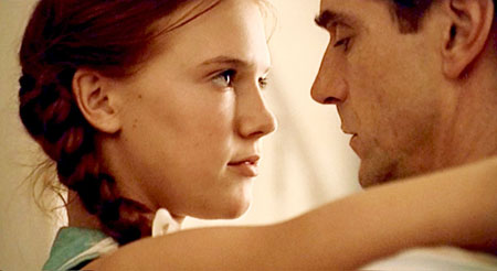 La vezzosa quattordicenne che seduce uomini maturi come l’ossessionato prof Jeremy Irons.