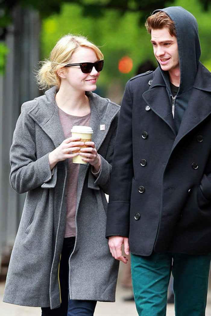 Il ragazzo-aracnide è riuscito a intrappolare nella sua ragnatela d’amore la conturbante rossa dai grandi occhi verdi che, per il ruolo della girlfriend di Peter Parker, opta per ciocche bionde e un look da liceale. 