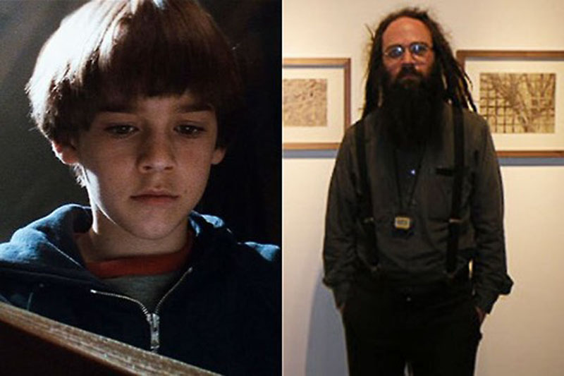 Oggi da lezioni di fotografia ed espone i suoi scatti nelle gallerie losangeline sfoggiando un look da Hobbit.