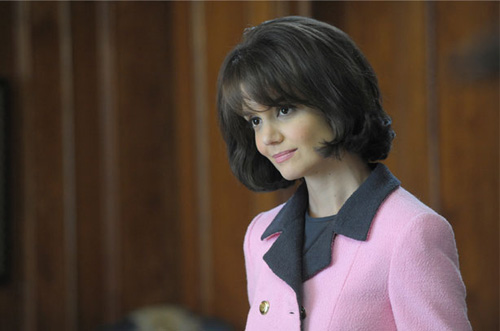  Katie Holmes in The Kennedys (2011) è Jacqueline Kennedy 