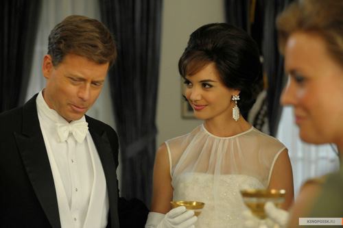 L’ambiziosa first lady che ingoia bocconi amari per restare al potere, al fianco del fedifrago Presidente JFK.