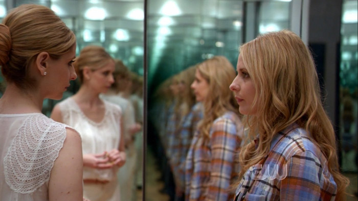 Ringer (2011-2012) Si autoproduce nella serie-flop cancellata dopo una sola stagione, nel doppio-ruolo di una stripper cocainomane testimone di un omicidio che assumerà l’identità della ricca sorella gemella. 