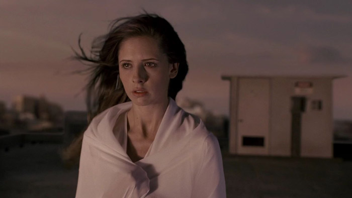 The Air I Breathe (2007) Incarna il “dolore” nelle fattezze di una cantante pop fregata dal suo agente che la vende alla mafia. Il risultato del prodotto è pressoché banale. 