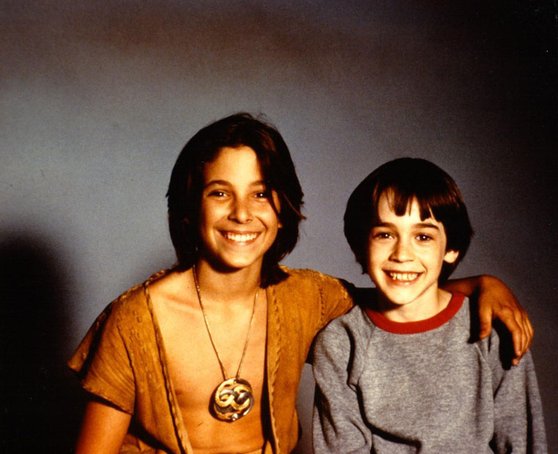 L’enfant prodige che ha dato volto all’introverso Bastian ora è un fotografo di successo, l’impavido cacciatore-teenager Atreyu sferra colpi di arti marziali, l’Imperatrice bambina è una coreografa provetta e il burbero bibliotecario riposa in pace nel regno di l'Auryn…