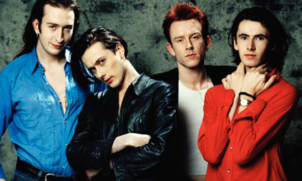 Suede Nascita: 1989 – Morte: 2003 Leaders: Brett Anderson (frontman) e Bernard Butler Album di riferimento: Dog Man Star (1994) Singolo-manifesto: The Drowners (1993) 