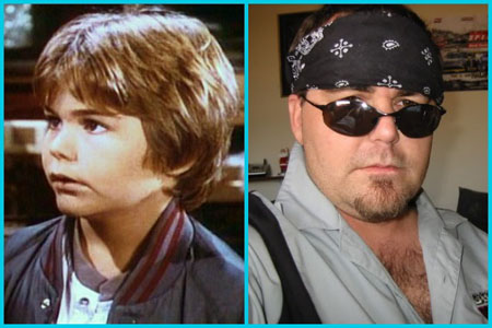 Jerry Supiran è Jamie Lawson Il fratellino teenager cicciotto non se la passa tanto bene; ridotto sul lastrico e licenziato dalla tavola calda dove serviva toast e patatine è stato avvistato, nel 2012, sotto a un ponte in California dove si dice abbia vissuto come homeless. Poteva andargli peggio se fosse stato, sul serio, Billy Corgan degli Smashing Pumpkins. 