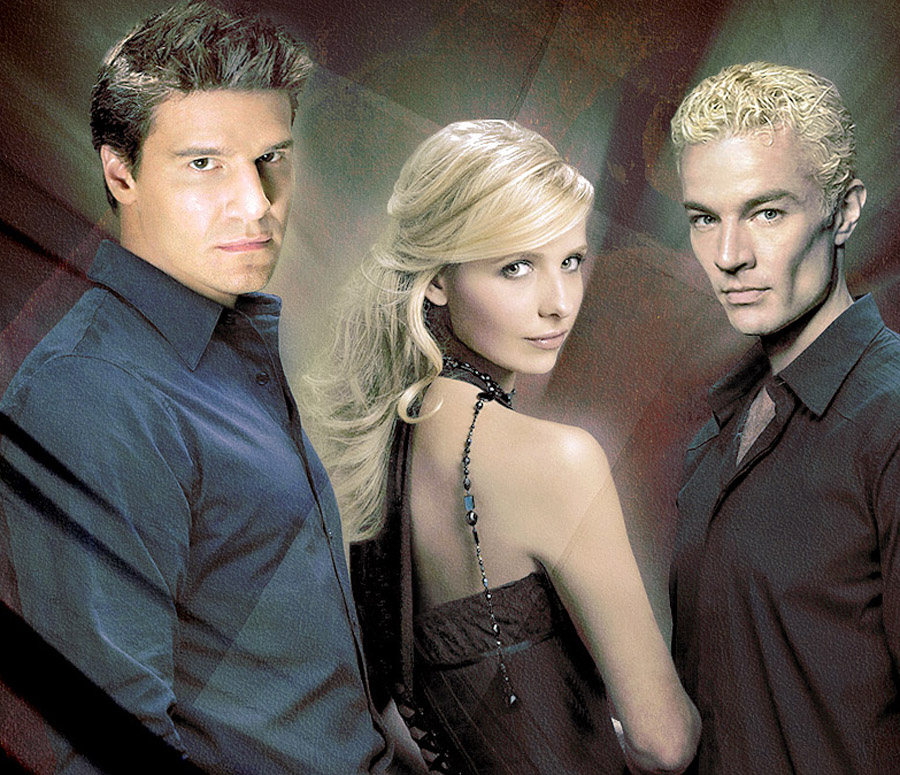 Angel, Buffy, Spike in Buffy l'ammazzavampiri (1997-2003): Il succhia-sangue redento che ama la cacciatrice di vampiri fiutata dall’eccitante nemico giurato dai canini affilati, divorato dal desidero per l’odiata teenager.