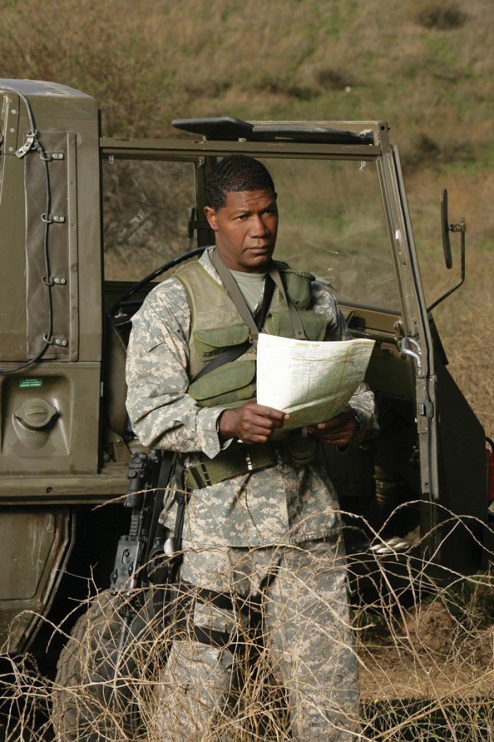 …ha pianificato strategie nella sua The Unit, trasudando autorità nella tuta mimetica di Sergente Blane.