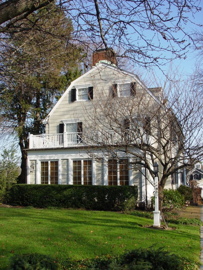 Eccola, ancora oggi, presso il 112 Ocean Avenue di Amityville, a Long Island New York