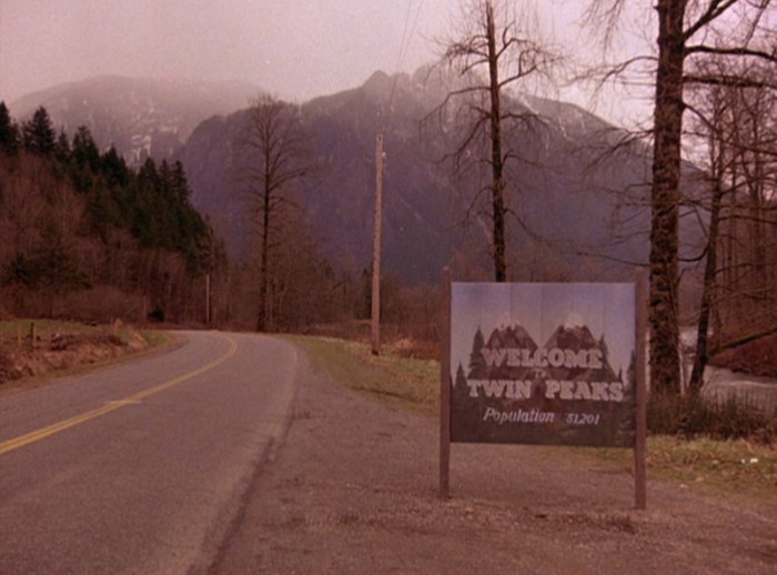  Twin Peaks (1990-91) La cittadina montana consumata dalla depravazione, dove i residenti si chiedono: “Chi ha ucciso Laura Palmer?” 