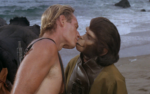  Zira è l’amore scimmiesco di Charlton Heston (1968) 
