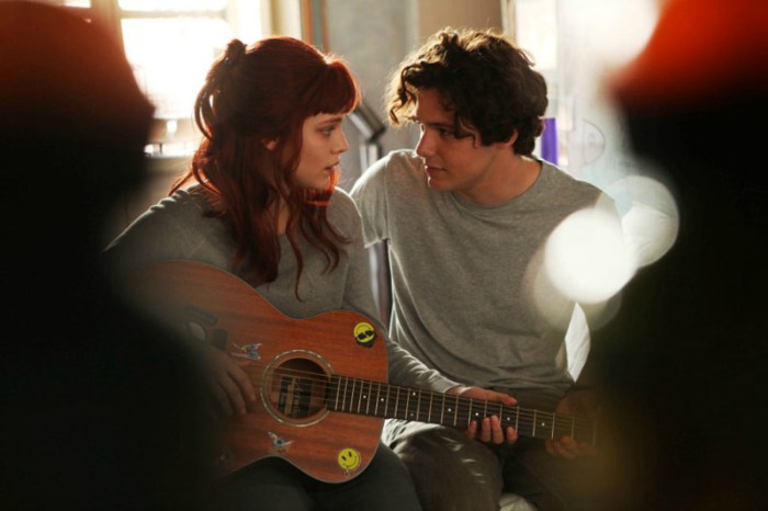 Il liceale Filippo Scicchitano stra-cotto dell’irraggiungibile Gaia Weiss, la ragazza più popolare della scuola che si scopre avvelenata dalla leucemia. Sarà lui ad accompagnarla nella malattia in Bianca come il latte, rossa come il sangue (2013)