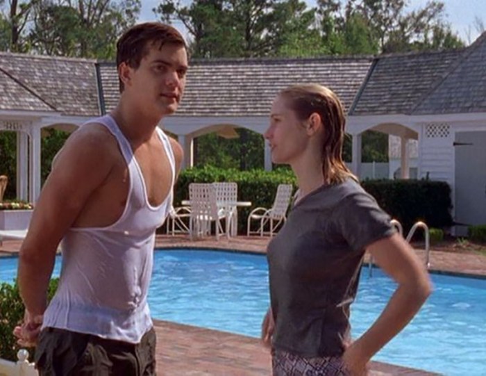  Joshua “Pacey” Jackson sfodera madidi bicipiti e inaugura il pool break irritando di seduzione l’amichetta di studi in Dawson’s Creek (1998-2003)