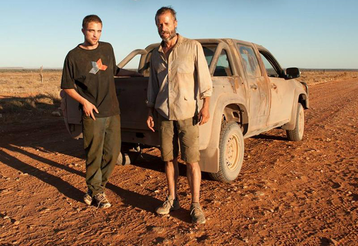  da Robert Pattinson e Guy Pearce che sfrecciano in pickup nell’arido deserto post apocalittico di The Rover  (oggi al cinema) ai galeotti Tony Curtis e Sidney Poitier che scappano da una vita dietro alle sbarre ne La Parete di Fango, fino a  Marty e Doc che fuggono dal futuro a bordo della DeLorean. 