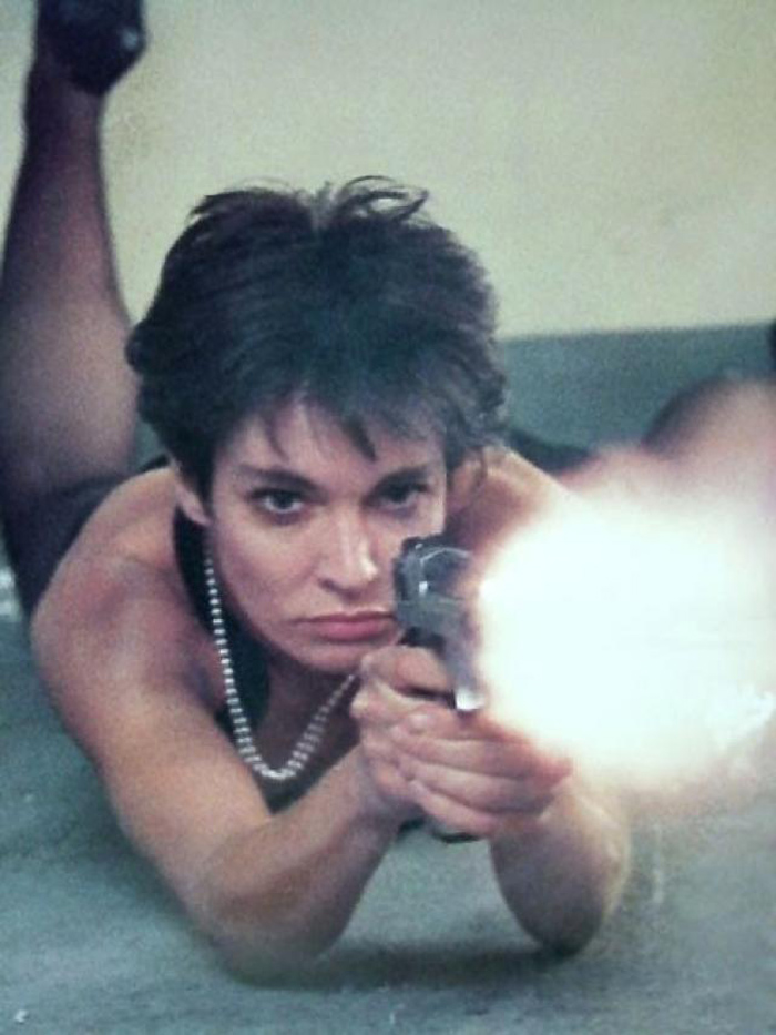 Anne Parillaud è Nikita (1990)