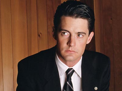     Sguardo circospetto e stesso look