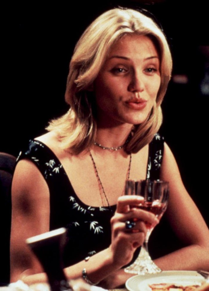 Decima ospiti indesiderati alla tavola imbandita dai coinquilini sentenziosi in Una cena quasi perfetta (1995)