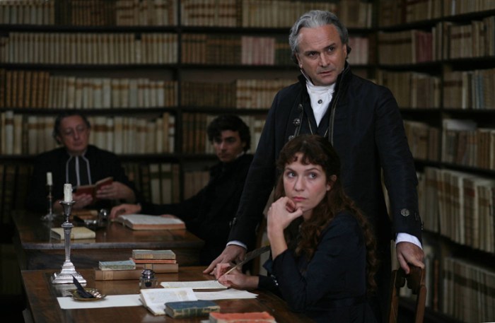  La biblioteca di Monaldo Leopardi che si vede nel film è proprio quella di Recanati con i suoi ventimila volumi, conservata intatta.  