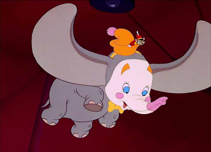 Dumbo (1941) è l’elefantino del circo che ha causa delle sue grandi orecchie sproporzionate viene declassato a pagliaccio.