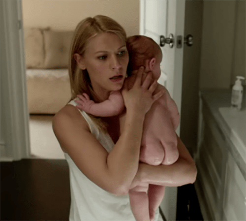 Per prepararsi per il suo ruolo, Claire Danes ha incontrato funzionari della CIA e guardato video realizzati da pazienti con disturbi bipolari.