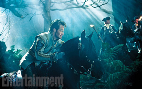 into-the-woods-chris-pine-600x374