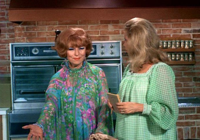 Samantha-and-Endora-bewitched-3438698-720-480
