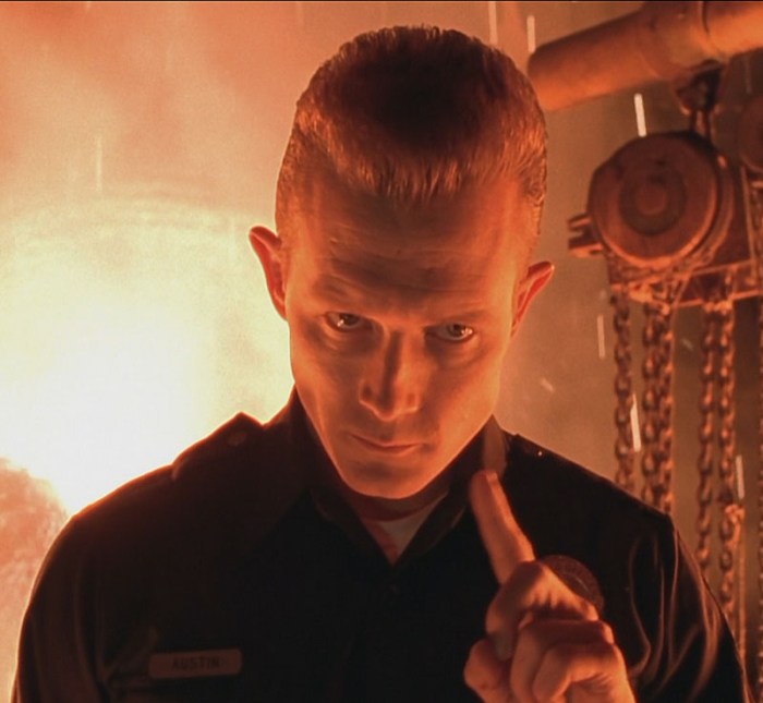 Il sofisticatissimo T-1000, metallo liquido muta forma prende le cattivissime sembianze di Robert Patrick…