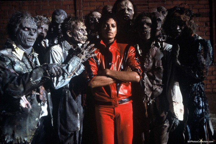 Michael Jackson si trasforma in lupo collegiale nel videoclip Thriller (1982), ispirandosi a Un lupo mannaro americano a Londra diretto dallo stesso John Landis.