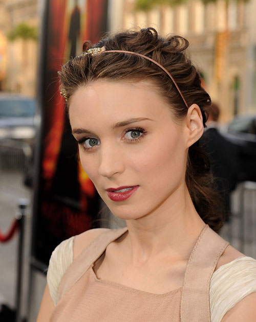 Cerchietto sulle onde morbide raccolte in una coda