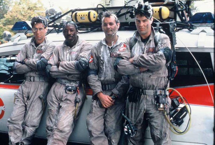 Per festeggiare il trentennale dei Ghostbusters, Venkman e soci tornano al cinema (il 18 e il 19 novembre) con tanto di zaino protonico in spalla. Celebriamo gli Acchiappafantasmi con i veicoli d’emergenza più spericolati dello schermo. Dall’equipaggiatissima fantambulanza Ecto 1 al furgone-peluche dove Scemo & più scemo fanno la tolettatura-express, dalla Bluesmobile di Belushi e socio “in missione per conto di Dio” al camper da contrabbando di Stella Solitaria e del “fedele” co-pilota Rutto. Dalla caleidoscopica vettura della Scooby gang alla burgermobile di due impiegati da fast-food. Dal DHARMA vans sequestrato da Hurley al camion dei pompieri di Topolino, passando per il furgoncino dell’idraulico Super Mario e la Gadgetmobile fino allo sgusciante Turtles van.