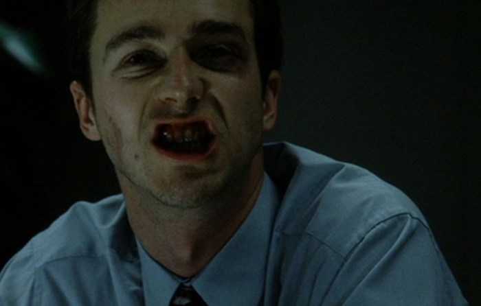 Smunto schizoide auto-sferra-pugni in Fight Club (1999)