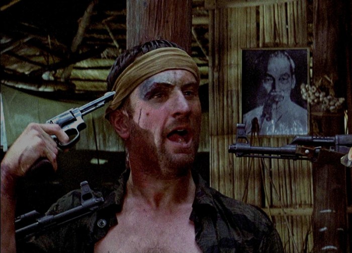 Compare provatissimo giocando alla roulette russa come Il Cacciatore (1978). L’attore dichiarò che nessuno l'aveva esaurito emotivamente e spossato fisicamente come sul set di questo film.