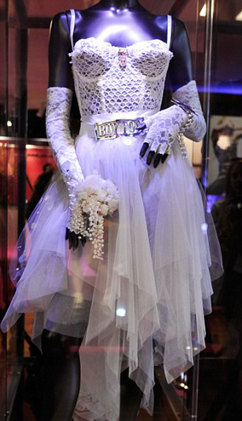 L’abito originale di Maddy è esposto all'Hard Rock Cafe di Miami.