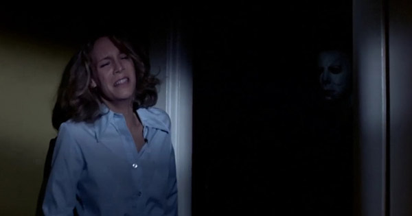 Jamie Lee Curtis è Laurie Strode vs Michael Myers in Halloween - La notte delle streghe (1978)