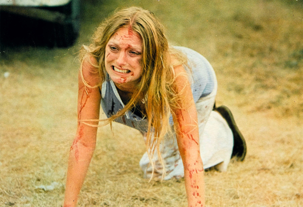 Marilyn Burns è Sally Hardesty vs Leatherface in Non aprite quella porta (1974)