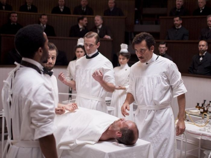 Il personaggio di Dr. Algernon Edwards è basato su Louis T. Wright (1891 - 1952), brillante chirurgo afroamericano che fu attivo nella prima metà del 20 ° secolo.