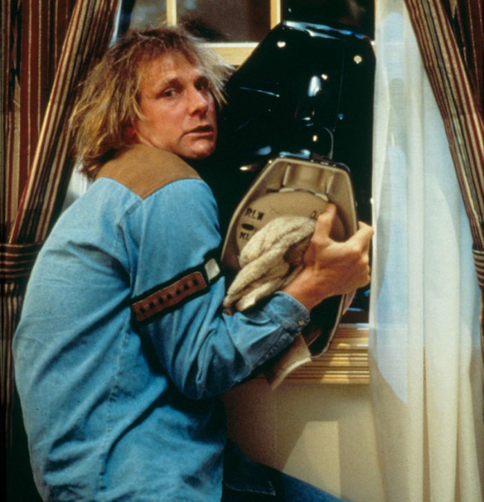 3- Per raggiungere l’esponenziale livello di crespo, a Jeff Daniels sono stati banditi phon e pettine per tutta la durata delle riprese.