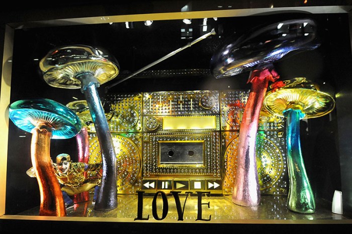 522362791AT022_Barneys_New_