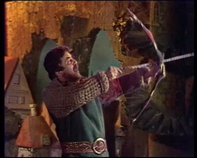 Sono stati reclutati attori di normale statura per incarnare hobbit e nani che sul set, tuttavia, dovevano essere ripresi in maniera statica poiché le scenografie disegnate limitavano la prospettiva.